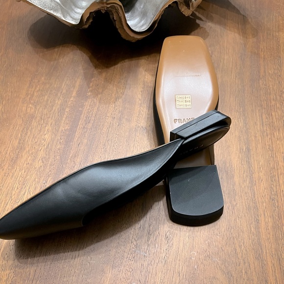 FRAME Le Town Square-Toe
Leather Mules size 40. Buttery Soft Leather. - Picture 9 of 9